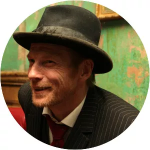 Gary Stonadge - British bass guitarist