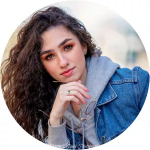 Genavieve Linkowski - Singer