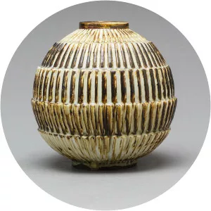 Gertrud Lönegren - Swedish ceramist