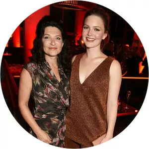 Gian Grainger - Graphic designer ‧ Holliday Grainger's mother