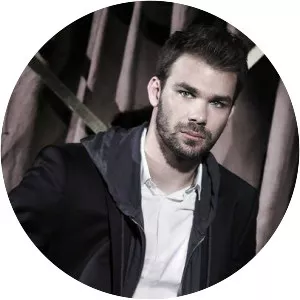 Giorgos Sabanis - Greek singer-songwriter