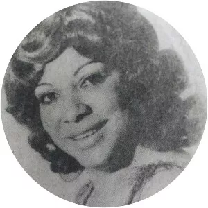 Gladys Julio - Singer