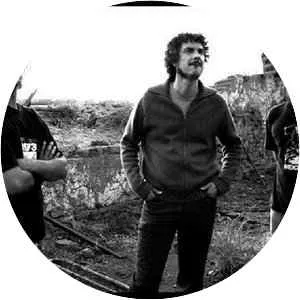 González Y Los Asistentes