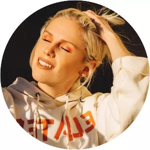 Grace Weber - Singer