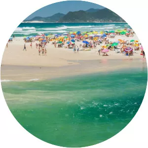 Guarda Do Embaú Beach