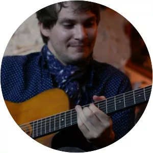 Gwen Cahue - Musical artist