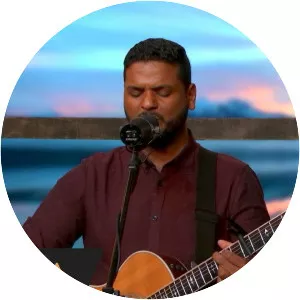 GWEN DRESSAIRE - Musical artist