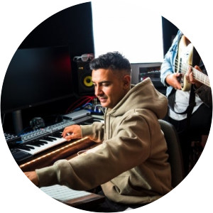 Haddadi Von Engst - Musical artist