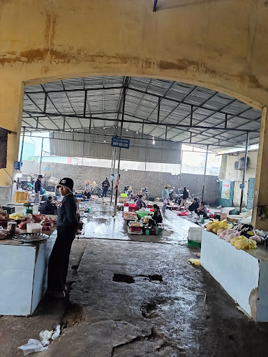 Hai Yen Commune Market