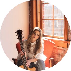 Hailey Benedict - Singer