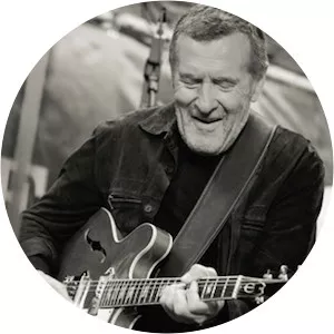 Hamish Stuart - British guitarist