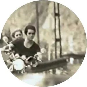 Hamsafar - 1975 ‧ 1h 56m