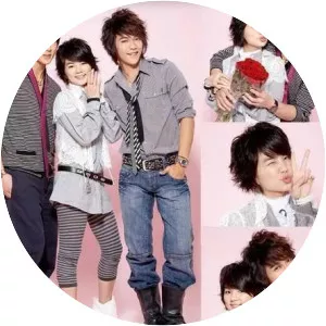 Hanazakarino Kimitachihe