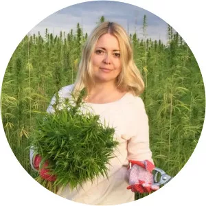 Hanna Kazahari - YouTuber