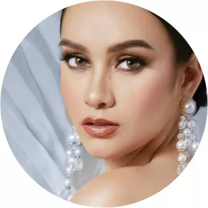 Hannah Arnold - Model