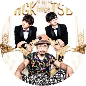 Hashiguchikanaderiya hugs The Super Ball - Musical artist