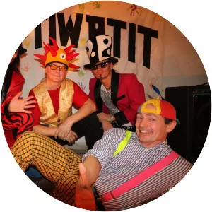 HattiWatit - Musical group