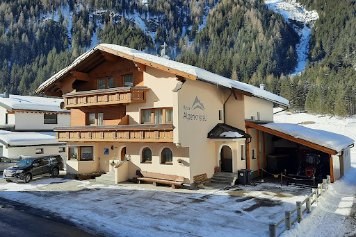 Haus Alpenkristall - Holiday home in Sankt Leonhard im Pitztal, Austria
