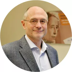 Heinz-Gerhard Justenhoven - German author