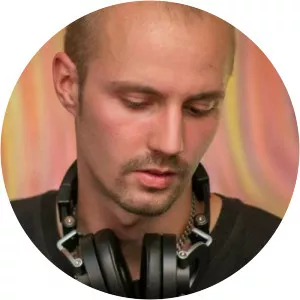 Hellquist - Musical artist