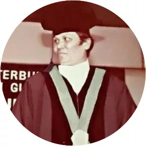 Henry Guntur Tarigan