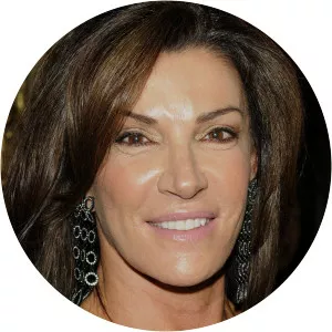 Hilary Farr