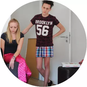 Hilf mir! Jung, pleite, verzweifelt (Hilf mir! Jung, pleite, verzweifelt …)