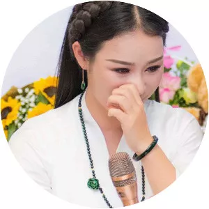 Hoa Tran (Hoa Trần)