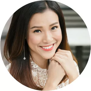 Hoang Oanh - Vietnamese singer