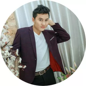 Hoang Viet Trang - Singer