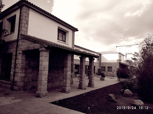 Hogar Del Jubilado De Guadarrama - Retirement home in Guadarrama, Spain