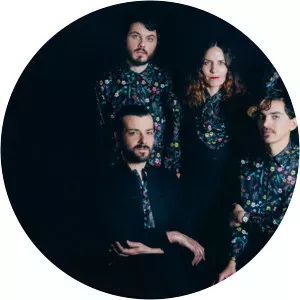 Hola a todo el mundo (Hola a Todo el Mundo)