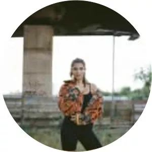 Hollie Carmen - Singer