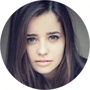 Holly Earl