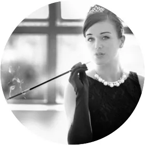 Holly Flo Lightly - Singer