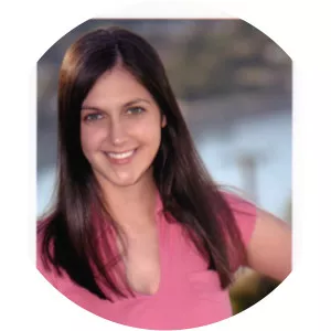 Holly Pitrago - Singer