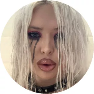 Holly Stell - Musical artist