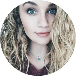 Hollyn - Singer