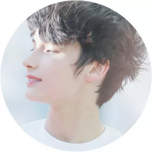 Huening Kai - Singer