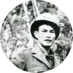 Huynh Van Nghe - Poet