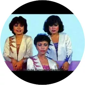 Ideal Sisters - Musical group