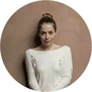 İdil Sivritepe - Actress