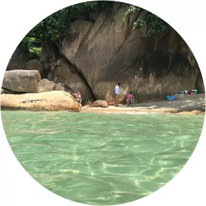 ilha dos porcos praia de itapecerica