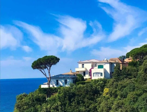 Immobiliare La Pineta Sas Di Carniato Antonietta - Real estate agent in Arenzano, Italy