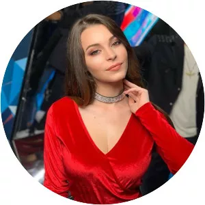 INIS NEZIRI - Musical artist