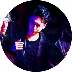 INISHA L L- L - Musical group