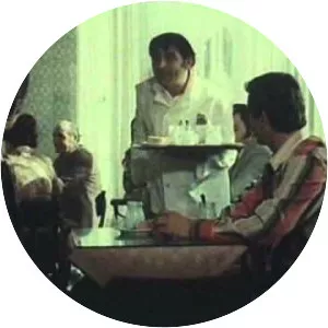 Instanta amîna pronuntarea (Instanţa . . .