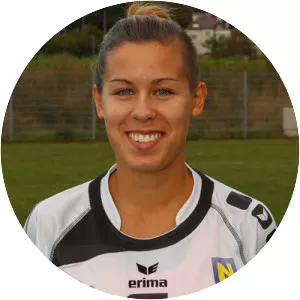 Isabella Dujmenović