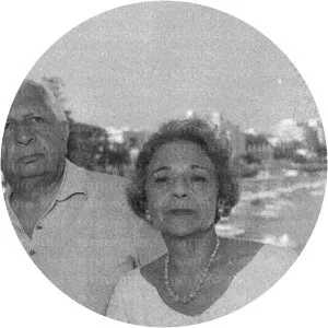 Isabella Pakszwer Far photograph