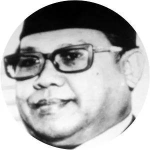 Ishak Lotfi Omar - Politician